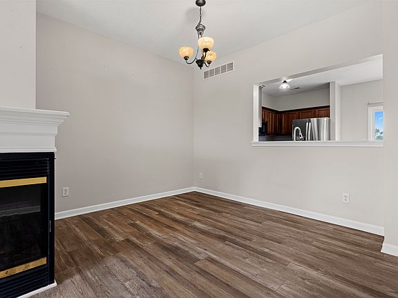 5th image of 2429 River Oaks Ln