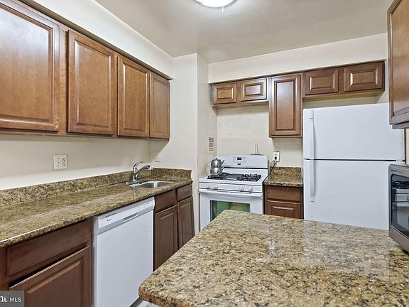 5th image of 4410 Briarwood Ct N APT 4
