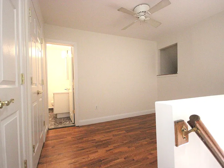 525 W 49th St #5D — Photo 9