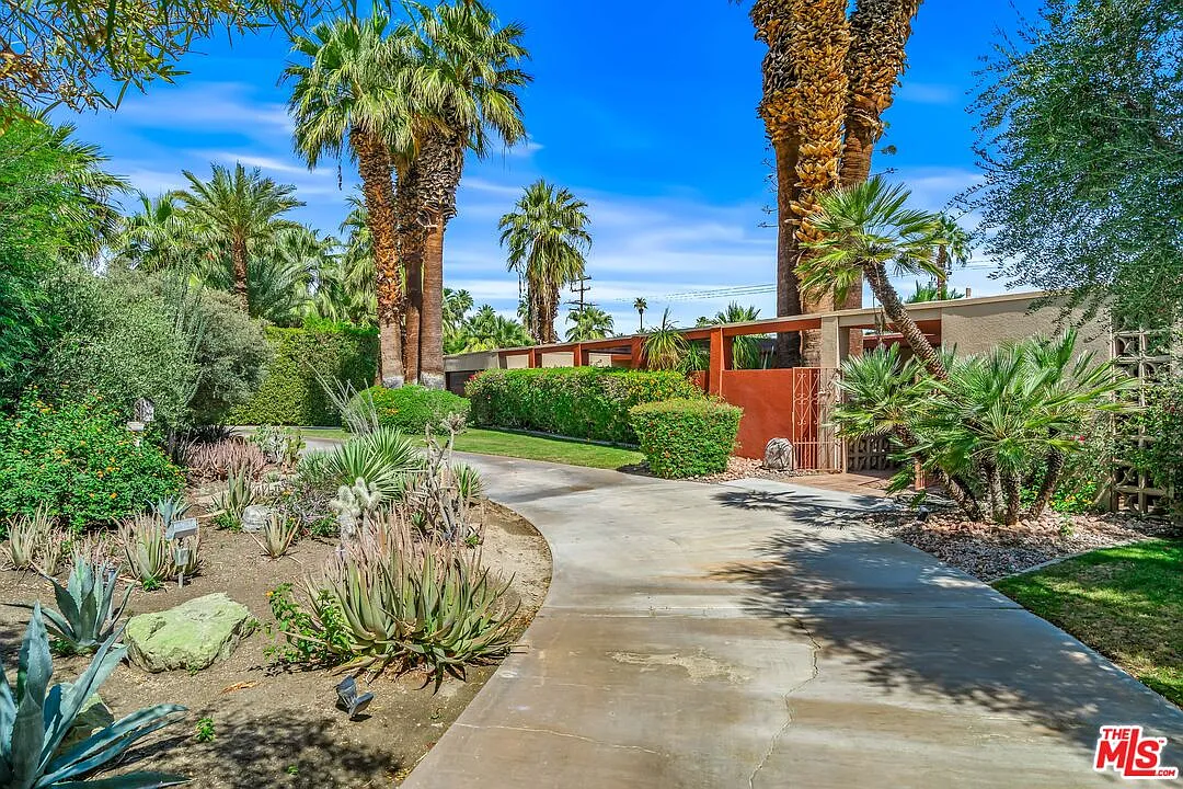 5 bed, 5.0 bath, 2880 sqft, $10,000 — Photo 2