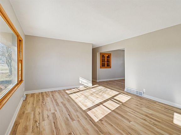 4th image of 606 Davis St