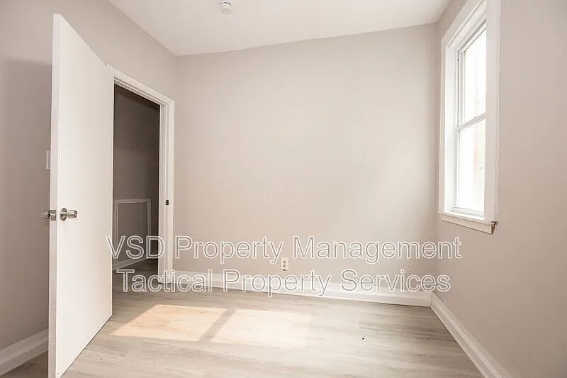 3 bed, 1.0 bath, 1625 sqft, $1,185 — Photo 4