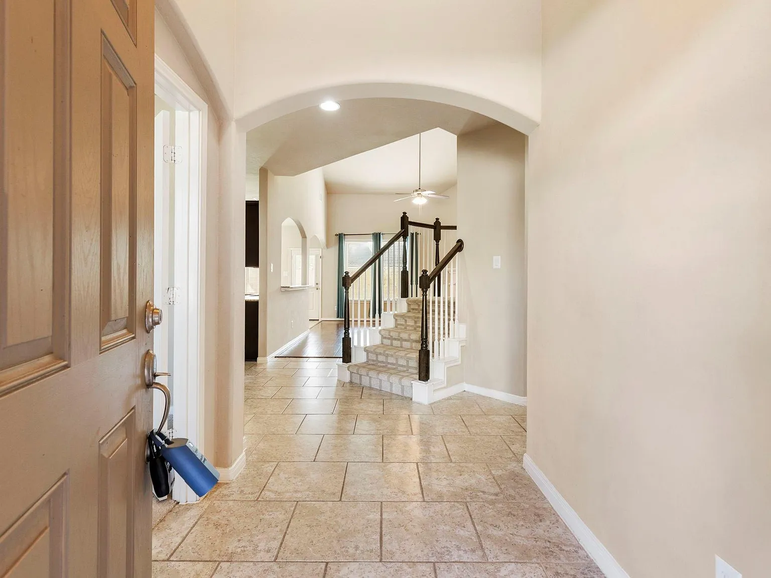 4 bed, 2.5 bath, 2360 sqft, $2,795 — Photo 3