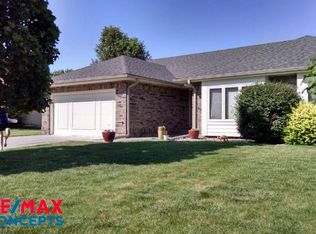 5512 Moor Dr, Lincoln, NE 68516