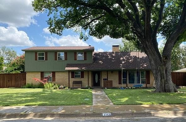 1st image of 3372 Camelot Dr