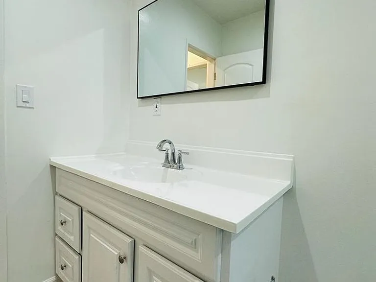 4021 Stevely Ave — Photo 10