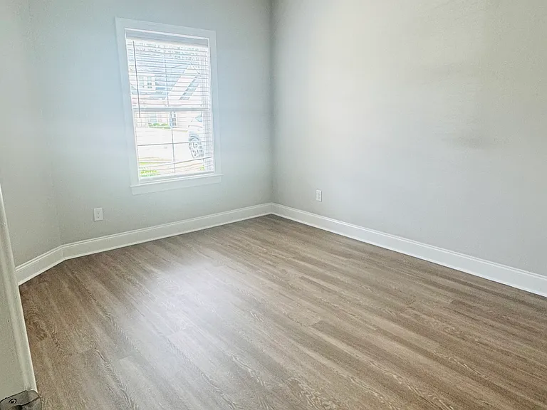 527 Cloverdale Dr — Photo 21