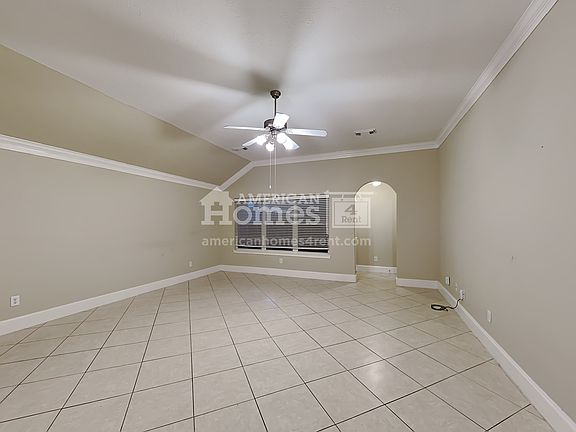 3rd image of 15831 Collinsville Dr
