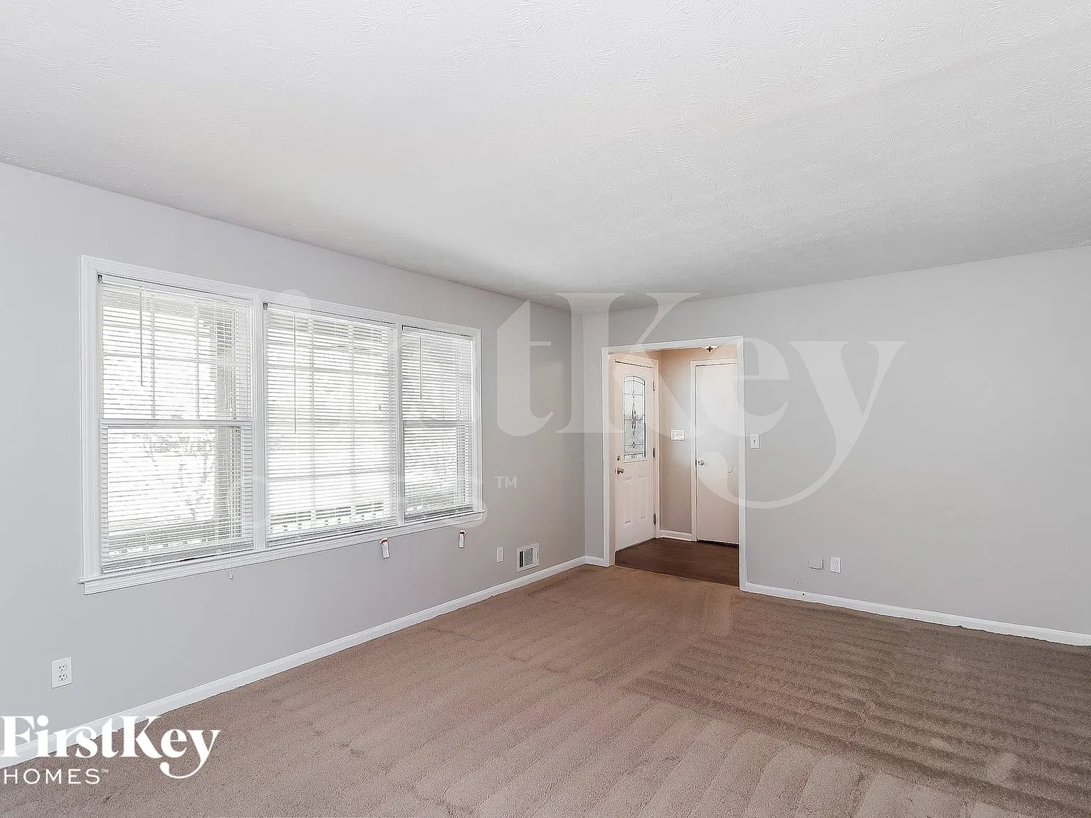 4 bed, 2.5 bath, 2042 sqft, $2,460 — Photo 2