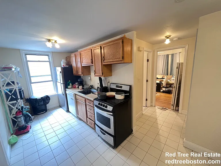 216 Freeman St — Photo 3