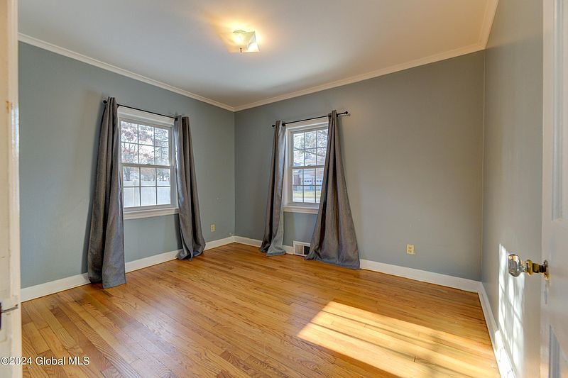 5th image of 189 Colonial Avenue