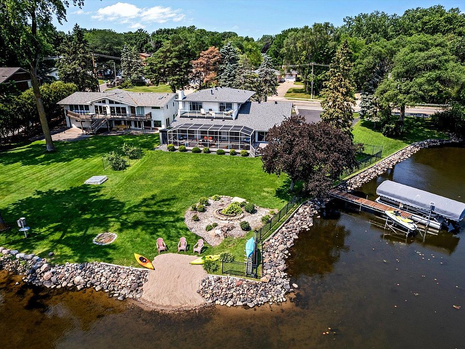 1st image of 2065 Long Lake Rd