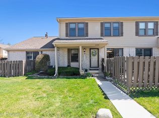 31415 Oak Tree Ct, Warren, MI 48093