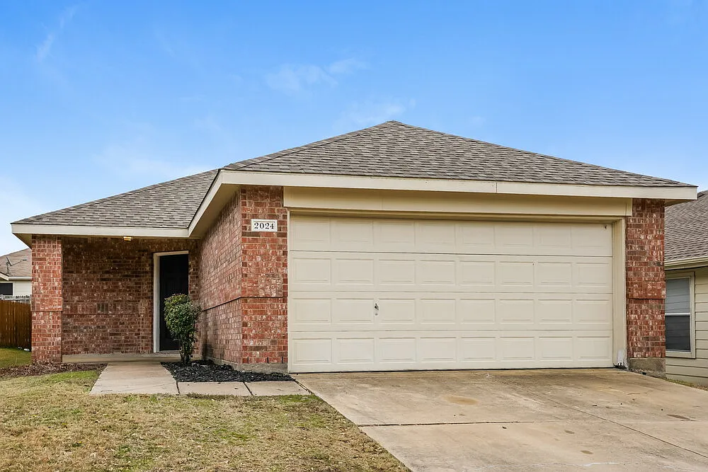 3 bed, 2.0 bath, 1408 sqft, $1,800 — Photo 1