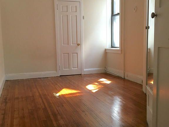 3rd image of 122 E 61st St APT 2B