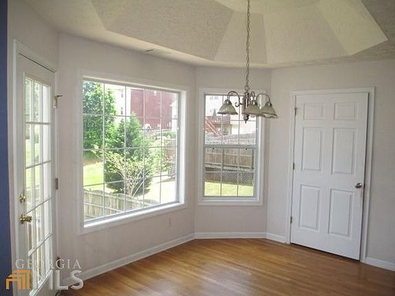 3rd image of 805 Rock Ln