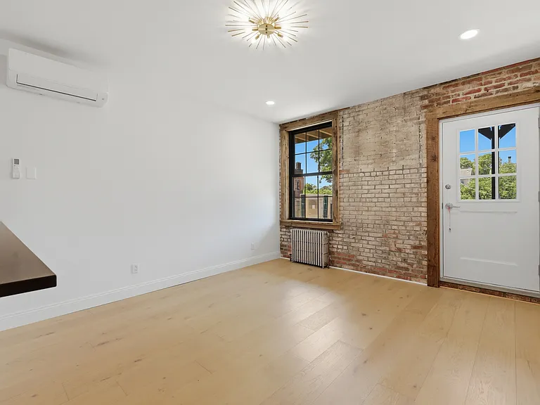 207 Main St #5 — Photo 8