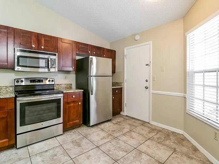 8537 Berkley Dr — Photo 6