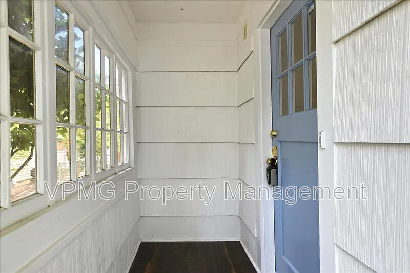 3 bed, 2.0 bath, 1795 sqft, $2,795 — Photo 3