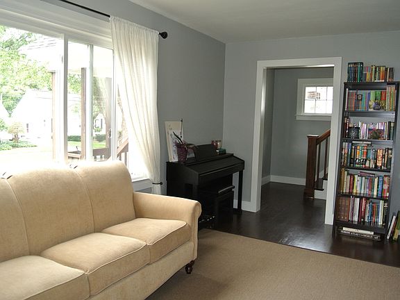 5th image of 1036 Aberdeen St NE
