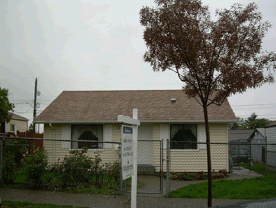 Front of house before we bought