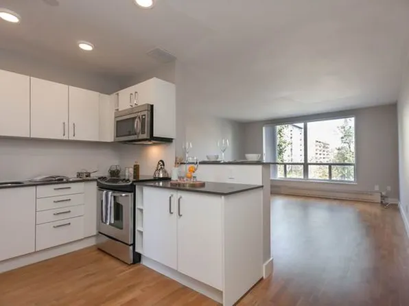 2400 Bathurst St #50023A-407, Toronto, ON M6B 2Y7