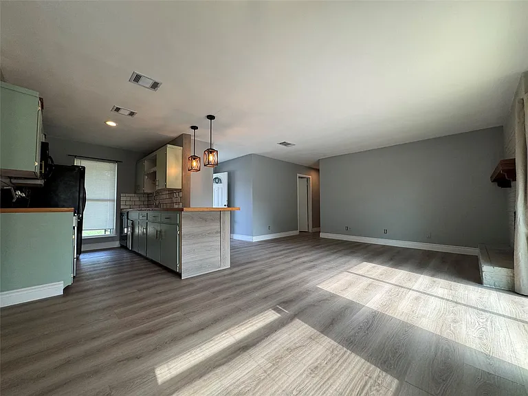 3520 Roanoke Dr — Photo 8