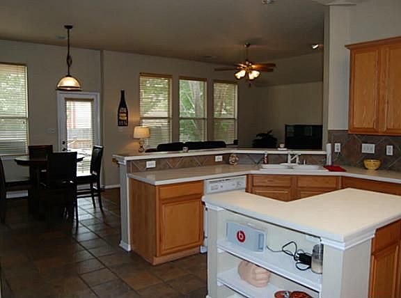 4th image of 1610 Fairway Vista Dr