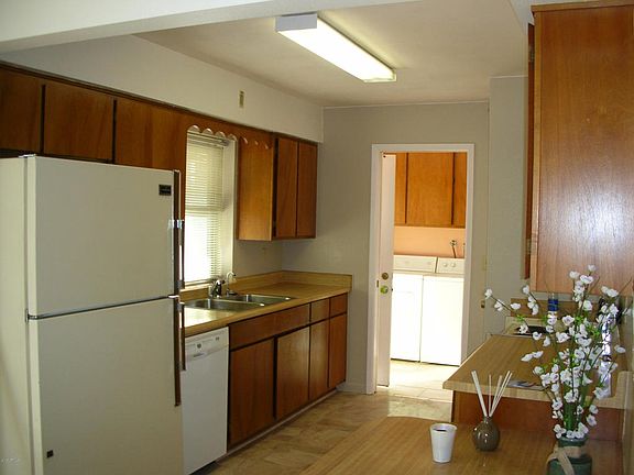 5th image of 4119 E Crescent Ave