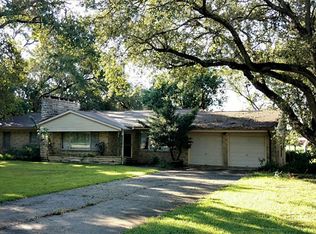 6 Perthuis Farms Rd, La Marque, TX 77568