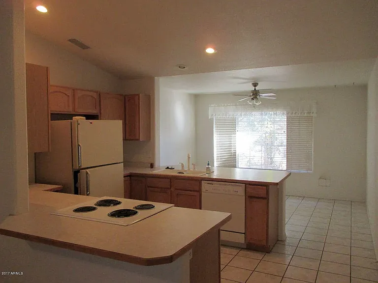 606 N Blue Spruce Rd — Photo 4