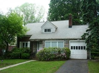 920 Phelps Rd, Teaneck, NJ 07666