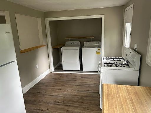 5th image of 2405 N River Blvd