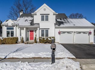 5 Cherrywood Dr, Piscataway, NJ 08854