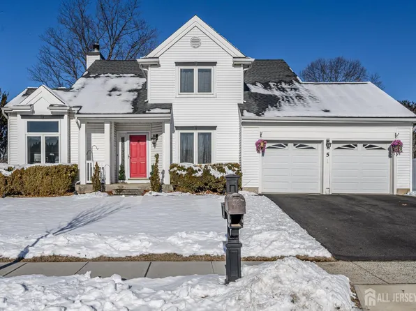 5 Cherrywood Dr, Piscataway, NJ 08854
