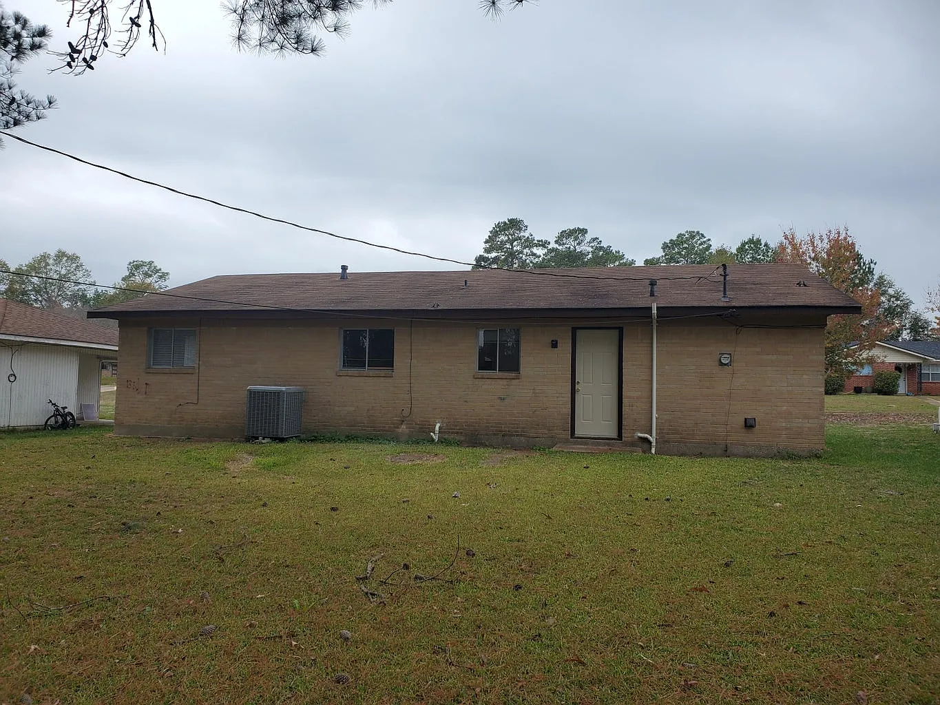 3 bed, 1.5 bath, 1159 sqft, $1,100 — Photo 3