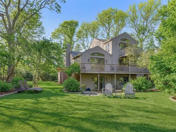 3 Hidden Cove Rd, Oak Bluffs, MA 02557