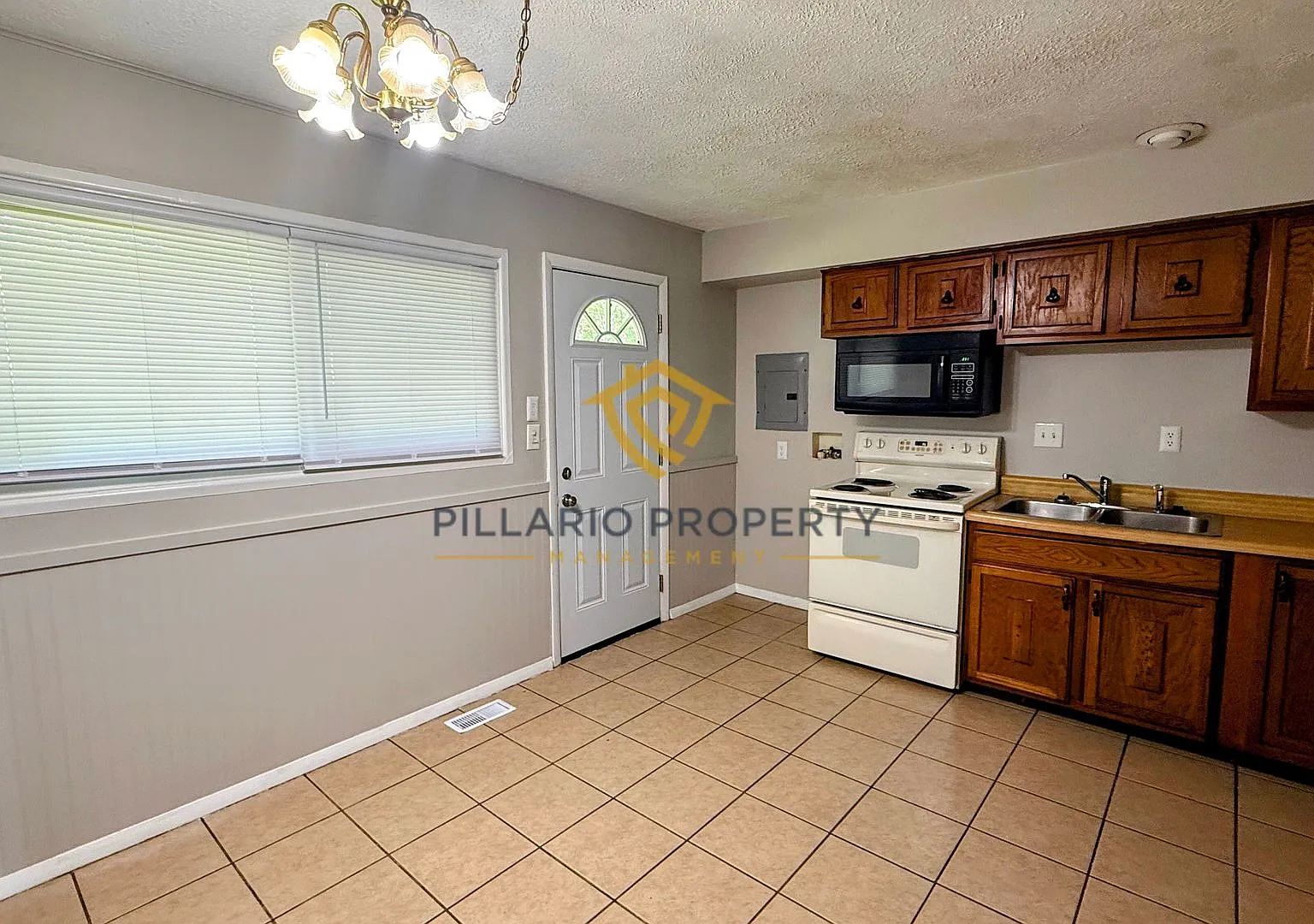3-Bedroom Home Near Indianapolis Motor Speedway with Attached Garage, Available NOW! — Photo 4