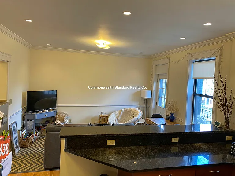76 Quint Ave #1O — Photo 8