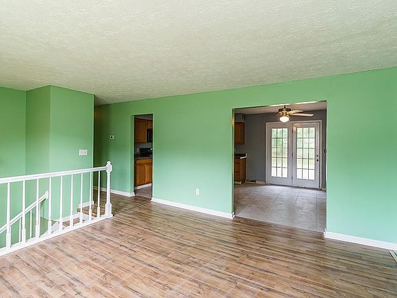 4th image of 102 Ross Dr