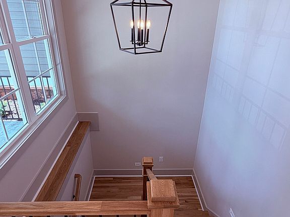 3rd image of 260 Edgewater Trl S