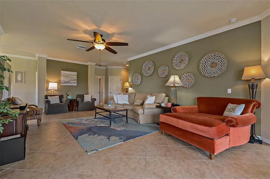 3 bed, 2.0 bath, 2108 sqft, $2,500 — Photo 4
