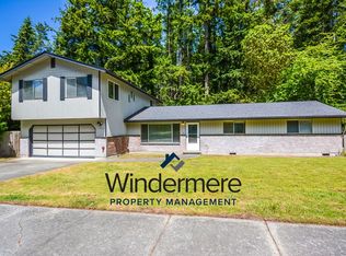 1792 NE Sumner Dr, Oak Harbor, WA 98277