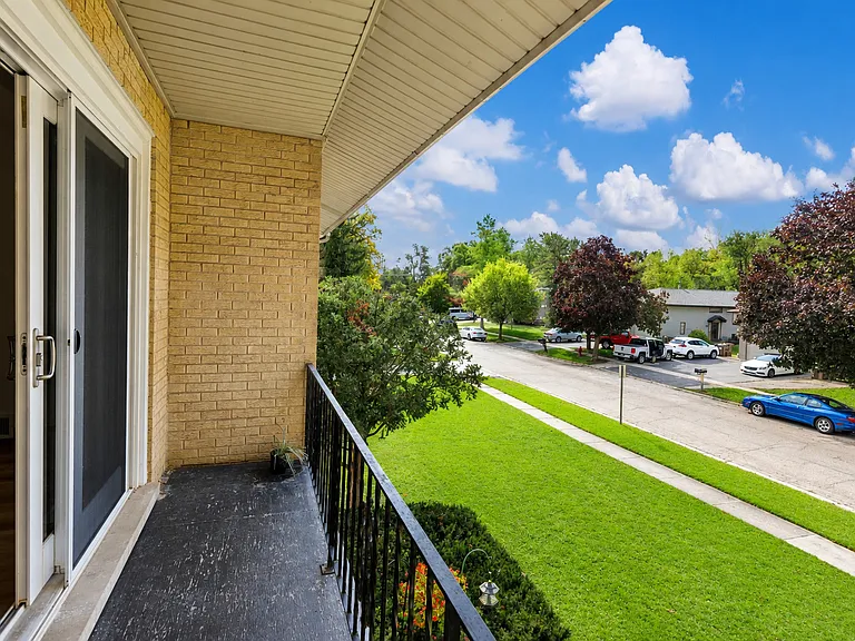 31 Green Oaks Dr #B — Photo 3