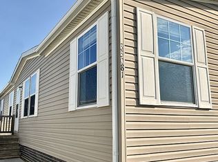 33081 Oak Ct, Lenox, MI 48048
