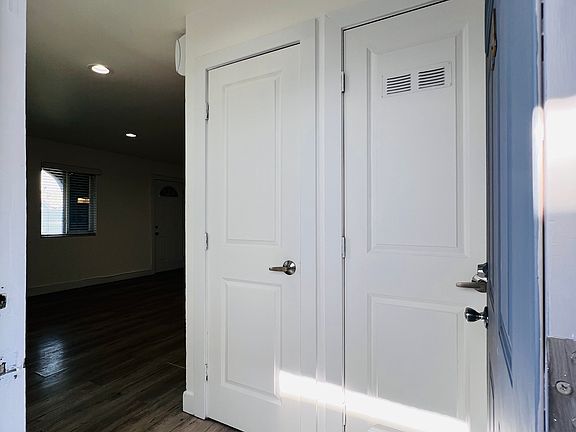 3rd image of 172 N Mariposa Ave APT A