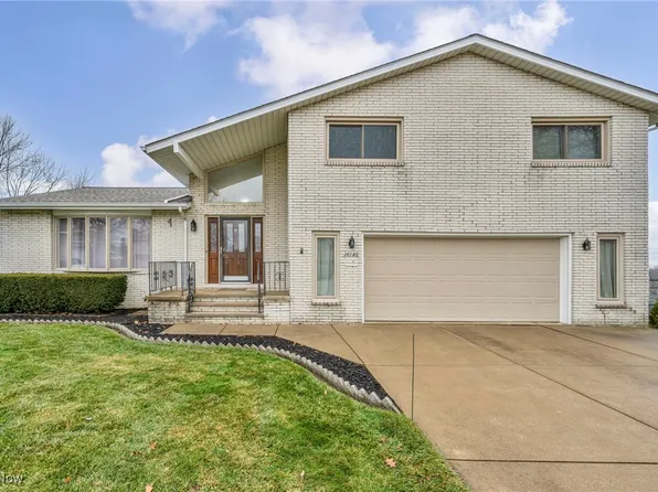 30185 Overlook Dr, Wickliffe, OH 44092