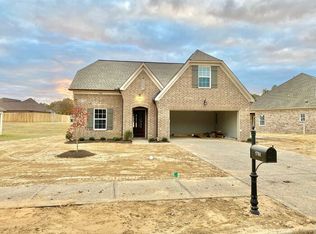 5781 Matthew Dr, Horn Lake, MS 38637