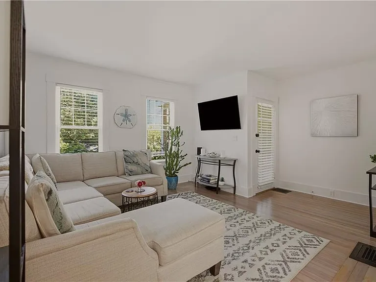 21 Pell St — Photo 4