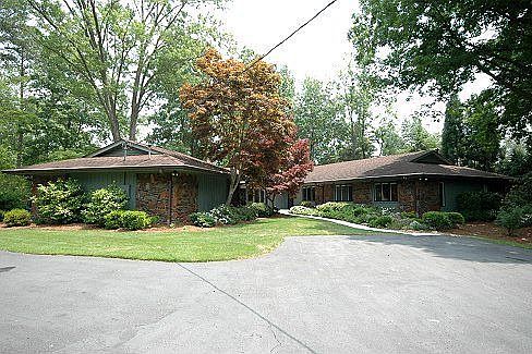 1st image of 321 Cherry Hill Dr SE